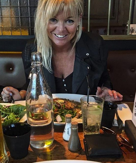 Это уже эпидемия: Бывшую стюардессу и учительницу судят за роман с 15-летним школьником