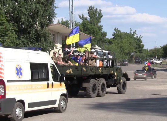 Кастрюлеголовые со своей массовкой в Рубежном отпраздновали "освобождение города из корявых лап колорадов"