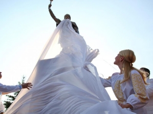 С подачи властей в Харьковской области появился памятник Мазепе