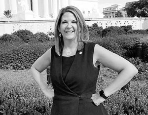 Соперница Маккейна в Аризоне призвала больного раком сенатора уйти из политики