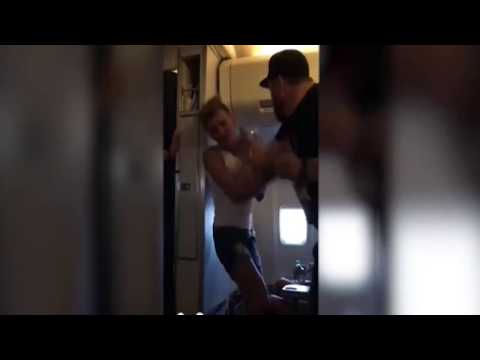 Пьяного пассажира рейса Москва — Барселона избили за фразу Русские - г***но.