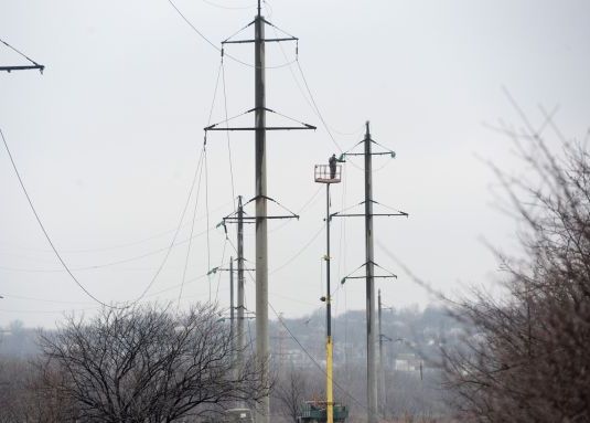 Украинские власти полностью прекратили поставки электричества в ДНР и ЛНР