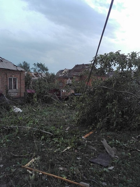 В Кривом Роге пронесся смерч: по небу летали деревья, бетонные столбы и сорванные крыши