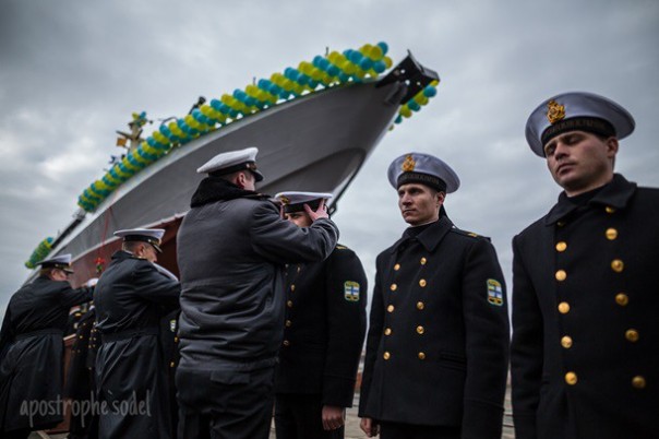 Аврора металась в испуге по Неве, не зная куда сбежать