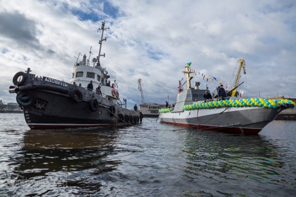 Аврора металась в испуге по Неве, не зная куда сбежать