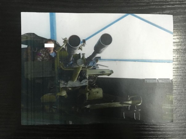 У задержанного украинскими пограничниками ополченца нашли два паспорта и видео расстрела солдат ВСУ  