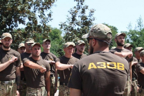 Сотрудники МВД Украины устроили языческий молебен перед деревянным истуканом Сотрудники МВД Украины устроили языческий молебен перед деревянным истуканом