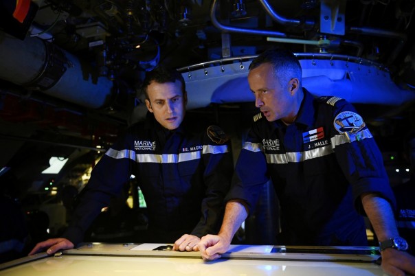 Макрон опустился под воду на атомной подводной лодке