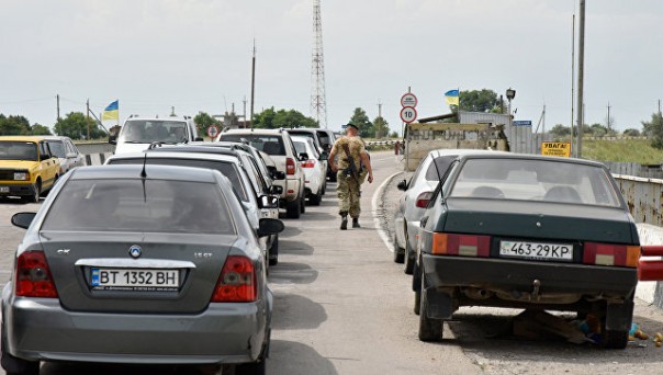 Украинца задержали за продажу мест в очереди на границе с Крымом