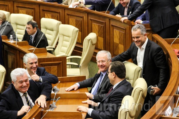 Очередная попытка молдавского олигархата отобрать голоса у социалистов и Додона