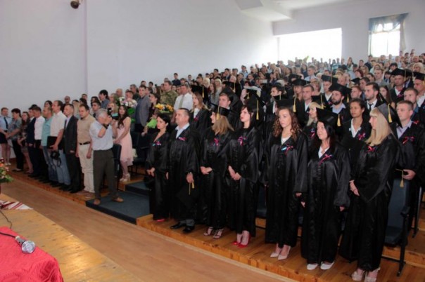 Выпускникам Донбасской юридической академии вручили российские дипломы и дипломы ДНР Выпускникам Донбасской юридической академии вручили российские дипломы и дипломы ДНР