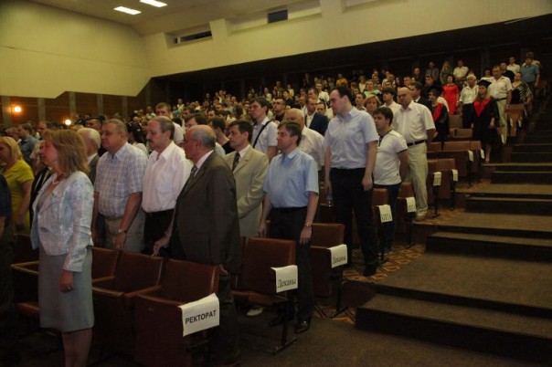 Выпускникам Донбасской юридической академии вручили российские дипломы и дипломы ДНР Выпускникам Донбасской юридической академии вручили российские дипломы и дипломы ДНР