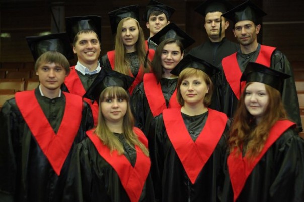 Выпускникам Донбасской юридической академии вручили российские дипломы и дипломы ДНР Выпускникам Донбасской юридической академии вручили российские дипломы и дипломы ДНР