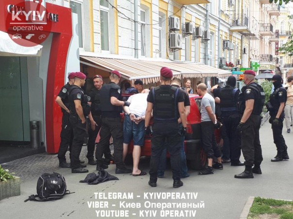 В Киеве радикалам не дали забросать коктейлями Молотова посольство Польши