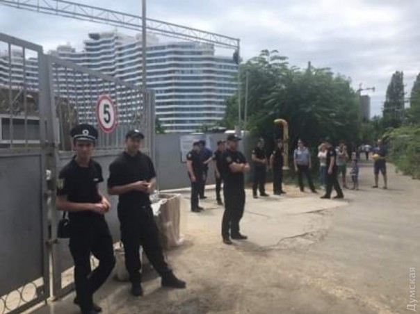 В Одессе на стройке произошла очередная потасовка В Одессе на стройке произошла очередная потасовка