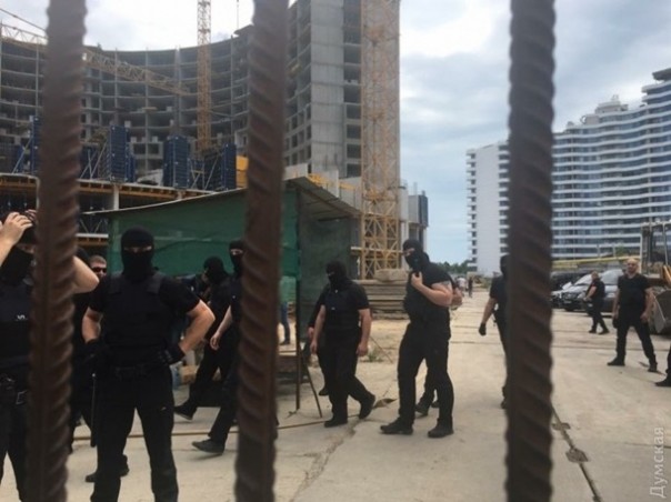В Одессе на стройке произошла очередная потасовка В Одессе на стройке произошла очередная потасовка