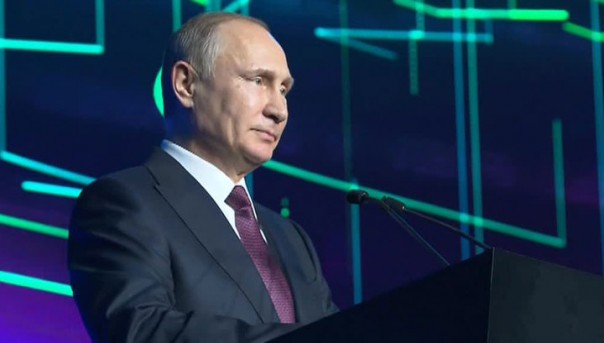 Путин: будущее за теми, кто стремится быть современными. Выступление Путина на открытии промышленной выставки «Иннопром»