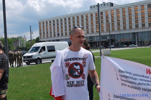 В Польше накануне годовщины Волынской резни призвали не давать жизни бандеровцам В Польше накануне годовщины Волынской резни призвали не давать жизни бандеровцам