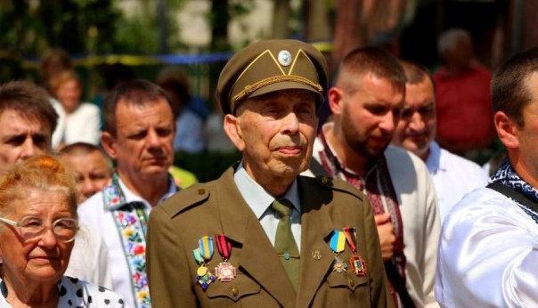 Символично: Во время речи в честь Шухевича умер глава районной ячейки УПА - отправился к бандере в ад в прямом эфире.