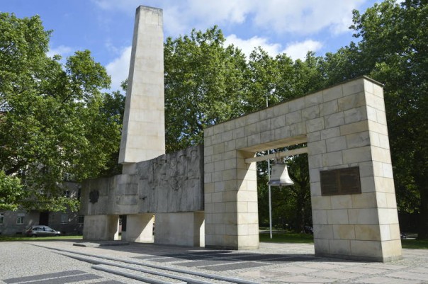 Жители польского города взбунтовались из-за переноса советского памятника