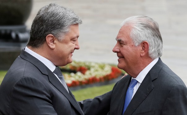 Порошенко не понял намёк Тиллерсона и сразу пропустил апперкот