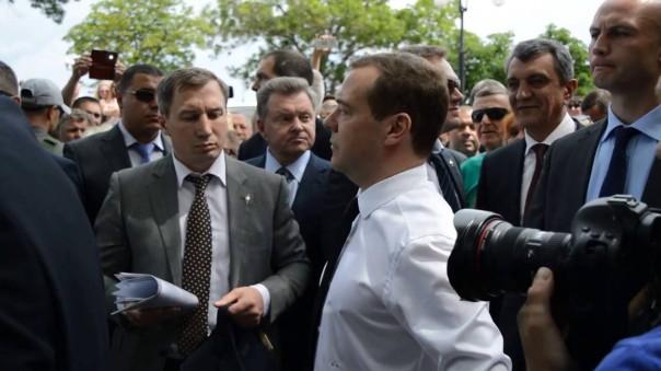 Денег нет, но вы держитесь — а вот как было на самом деле...