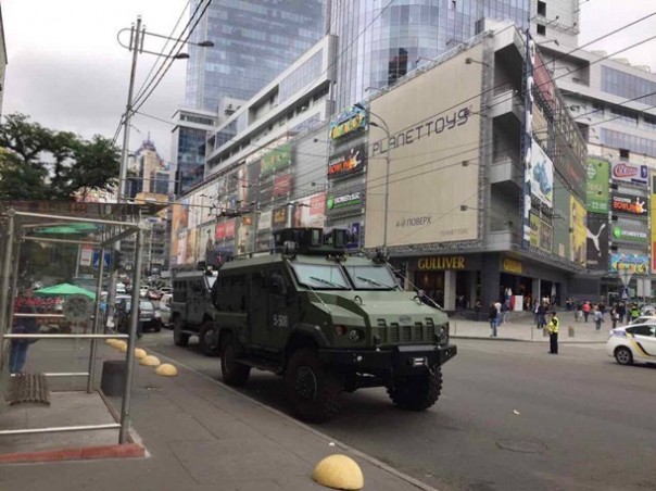 В Киеве силовики проводят более 180 обысков в помещениях, принадлежащих экс-министру Клименко