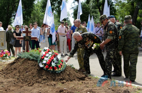 Сводка от НМ ЛНР 14 июля 2017. Укрофашисты за неделю выпустили по территории ЛНР более 500 боеприпасов, за сутки 4 раза нарушили "режим тишины" Сводка от НМ ЛНР 14 июля 2017. Укрофашисты за неделю выпустили по территории ЛНР более 500 боеприпасов, за сутки 4 раза нарушили "режим тишины"