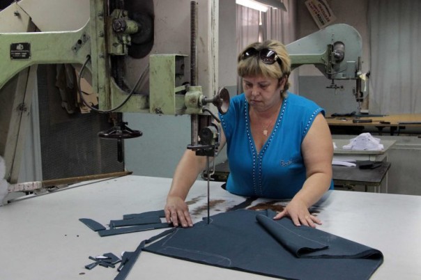 Глава ДНР Александр Захарченко встретился с работниками швейной фабрики «Снежинка» Глава ДНР Александр Захарченко встретился с работниками швейной фабрики «Снежинка»