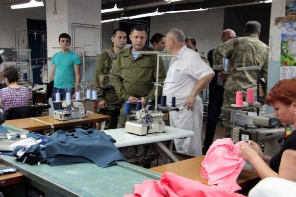 Глава ДНР Александр Захарченко встретился с работниками швейной фабрики «Снежинка» Глава ДНР Александр Захарченко встретился с работниками швейной фабрики «Снежинка»