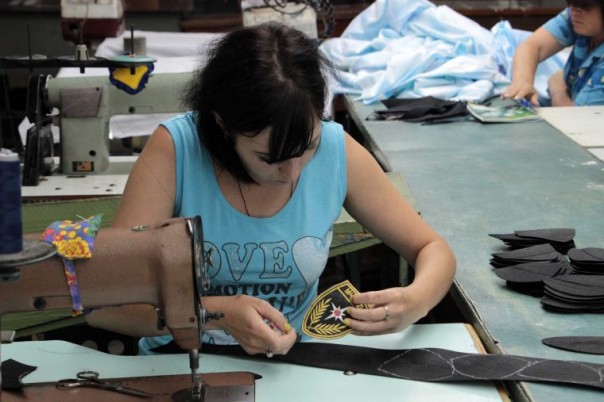 Глава ДНР Александр Захарченко встретился с работниками швейной фабрики «Снежинка» Глава ДНР Александр Захарченко встретился с работниками швейной фабрики «Снежинка»