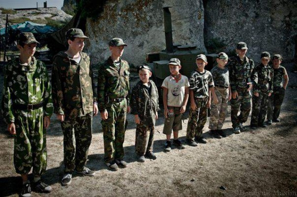 В Киеве в детском лагере  готовят надежную смену бойцам "АТО"