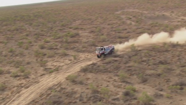 На "Шелковом пути" лидируют российские экипажи "КамАЗ-мастер"