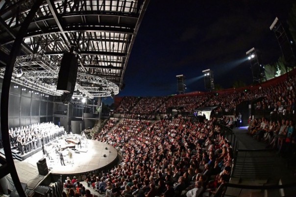Академический ансамбль песни и пляски войск национальной гвардии РФ с аншлагом выступил на юге Франции