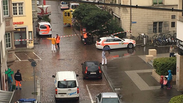 В Швейцарии мужчина с бензопилой напал на людей, есть раненые