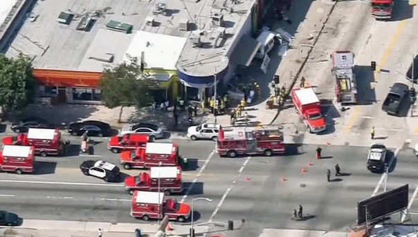 Автофургон въехал в толпу людей в Лос-Анджелесе