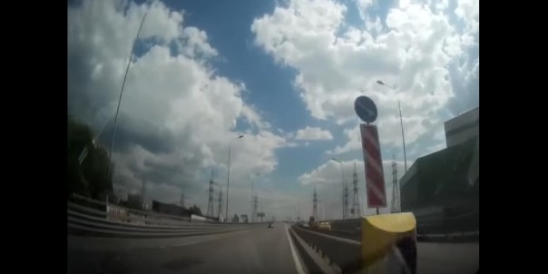 Держитесь левее