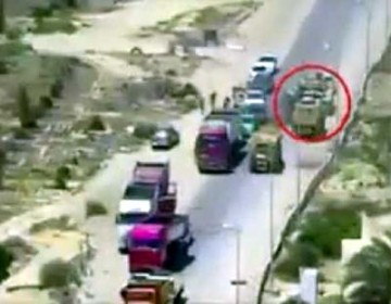 Танк давит шахид-мобиль на Синае