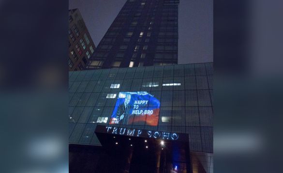 "Крепись, братан". На отеле Трампа появилась проекция с Путиным
