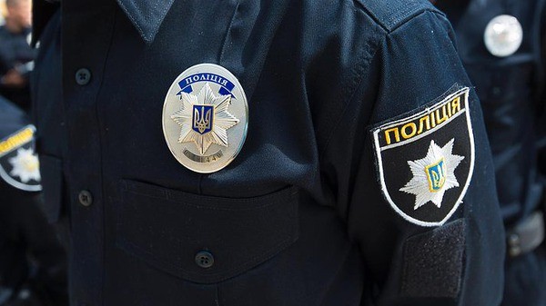 Я в АТО был, не смей меня трогать, а то братву позову!