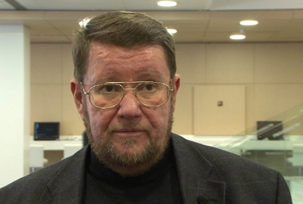 Евгений Сатановский: Трамп стреляет себе в ногу