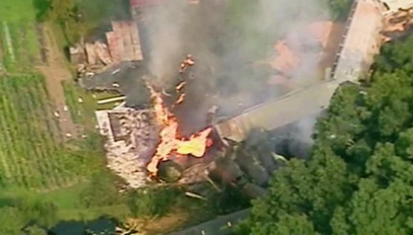 В США сошел с рельсов товарный поезд с грузом нефтепродуктов | Десятки людей пострадали в США из-за утечки реагента в бассейн