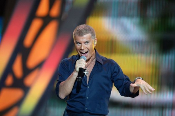 Сослуживец Газманова передал артисту свою медаль "За оборону Луганска"