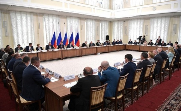 Путин весь в работе