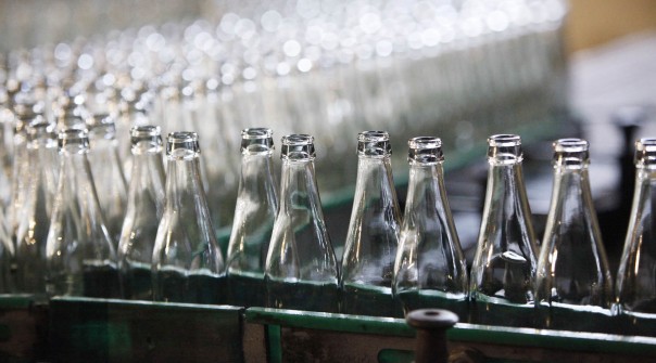 Бутылка с возвратом: в России предлагают возродить массовую сдачу стеклотары