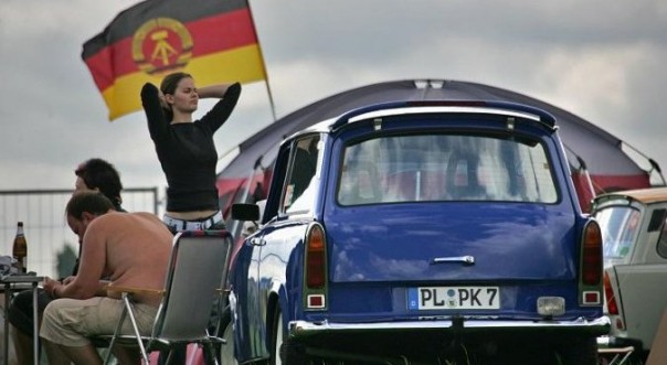 СССР нас бросил, а западные немцы ограбили и превратили в колонию.