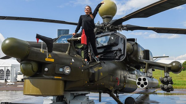 Шойгу объявил, что в России начнут обучать военных летчиц