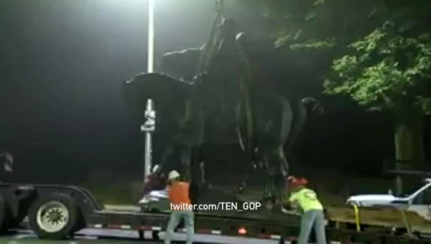 В Балтиморе за ночь снесли все монументы героям Гражданской войны