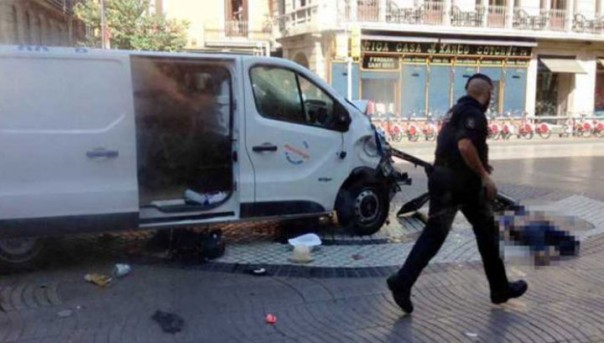 Наезд на толпу в центре Барселоны: есть погибшие, ранены до 20 человек