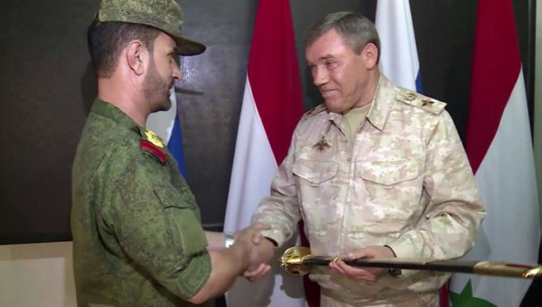 Глава Генштаба РФ наградил сирийских военных за героизм